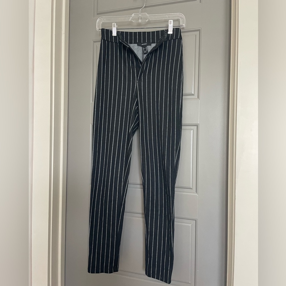 Black & white striped skinny pants